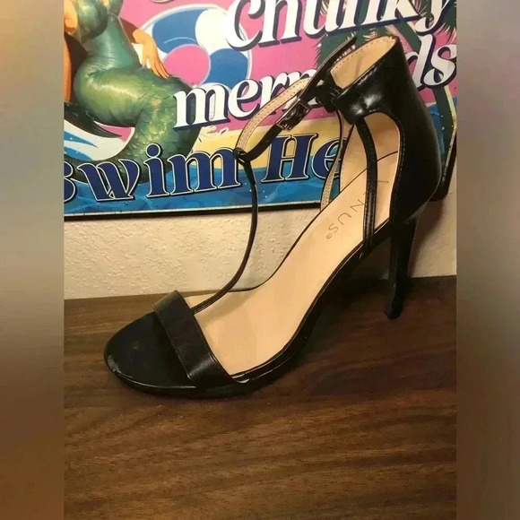Black heels size 7 - Picture 10 of 15